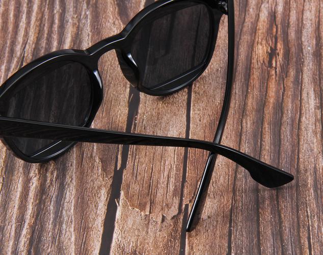 2019全新时尚外贸pc太阳镜搭配半透明框彩色条纹太阳眼镜潮人墨镜