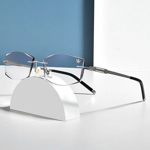 glasses的造艺 万金宝眼镜,趣味几何,重塑经典